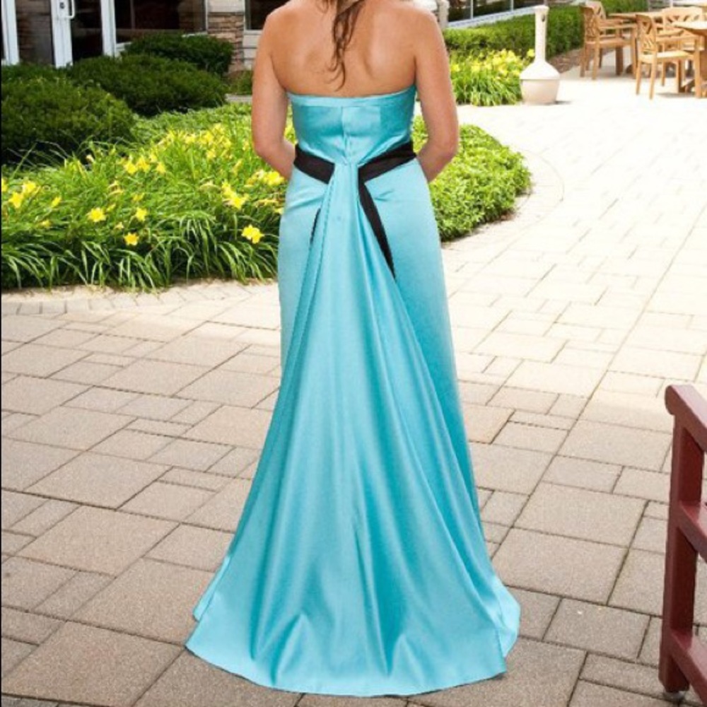 Strapless dress w/ train